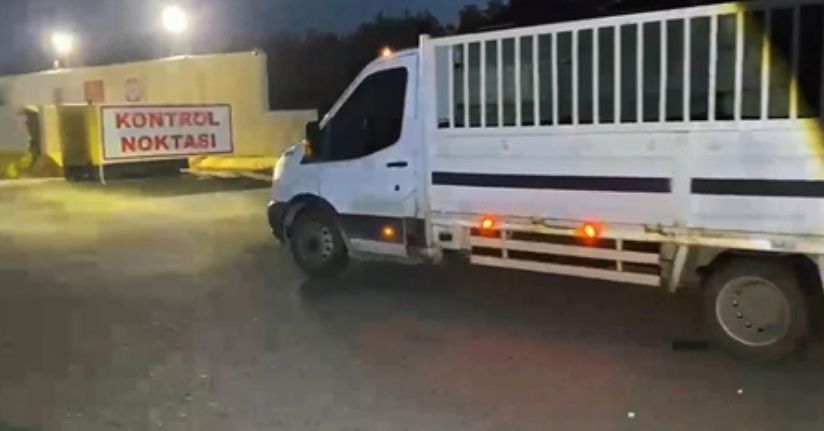 Kamyon lastikleri arasına gizlenmiş 20 bin paket kaçak sigara ele geçirildi
