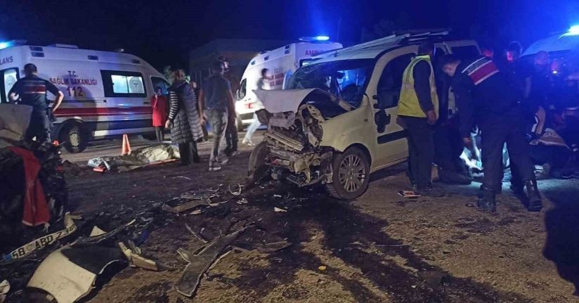 Sivas’ta iki araç kafa kafaya çarpıştı: 1 ölü, 3’ü ağır 7 yaral