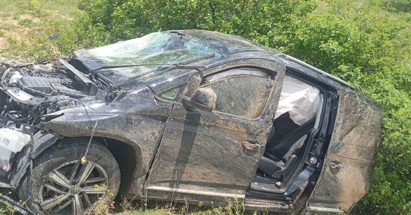Gümüşhane’de hafif ticari araç şarampole devrildi: 1 ölü, 2 yaralı
