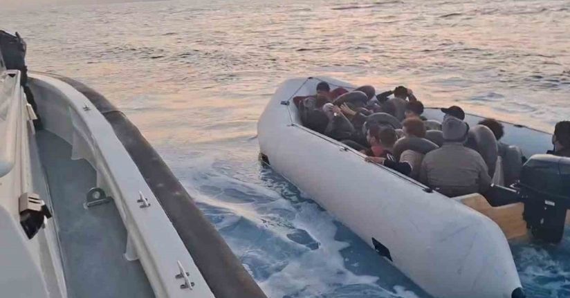 Kuşadası açıklarında 18 düzensiz göçmen yakalandı