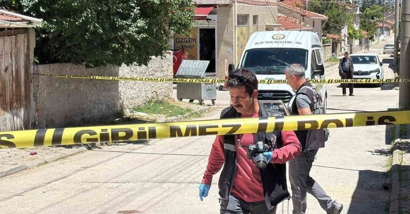 Geri geri gelen aracın çarptığı kadın hayatını kaybetti