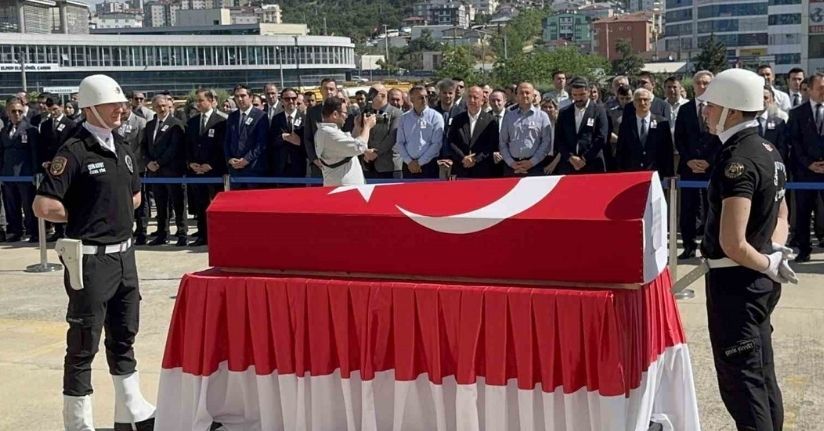 Duruşma sırasında hayatını kaybeden savcı için duygusal tören