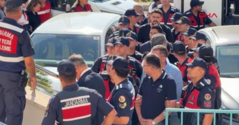 Silifke Belediye Başkanı ile 18 şüpheli adliyede
