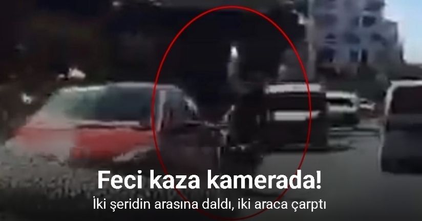 İki şeridin arasına daldı, iki araca çarptı: Feci kaza kamerada