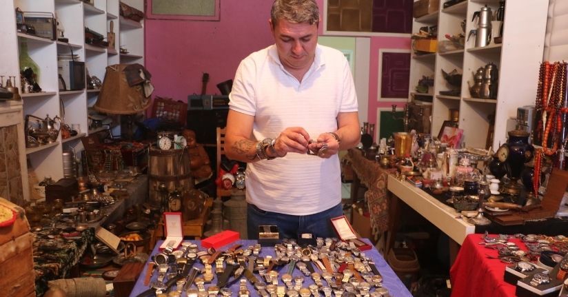 Dedesinin hediye ettiği saat tutkuya dönüştü; 25 senede 500 saat biriktirdi