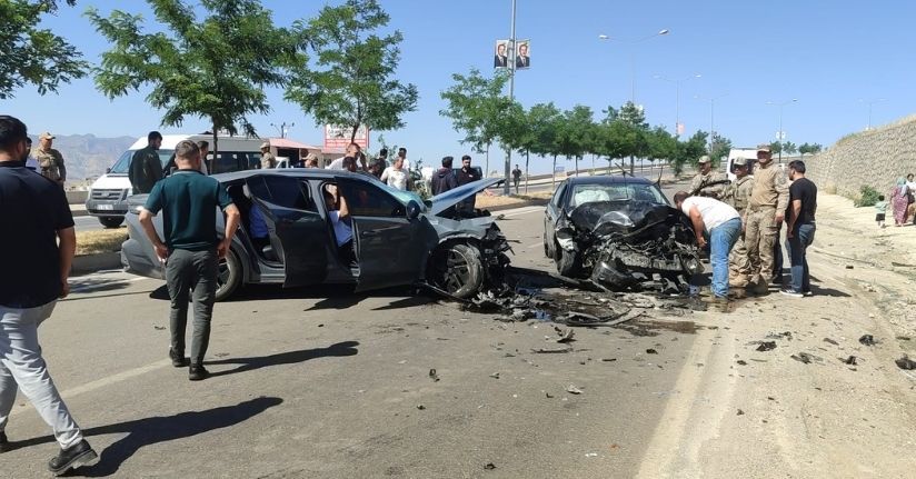 Karşı şeride geçen otomobille cip çarpıştı: 1 ölü, 3 yaralı