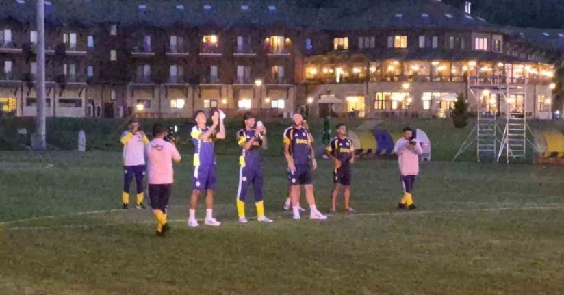 Fenerbahçeli futbolculara taraflardan akşam sürprizi