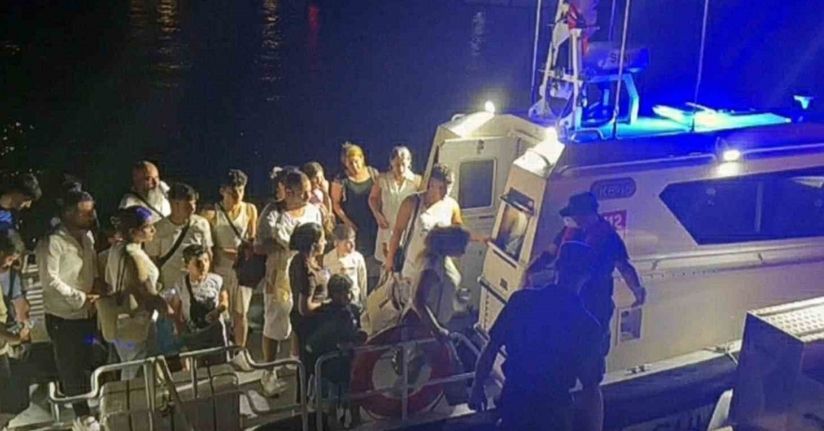 7 göçmen kaçakçısı ile 25 düzensiz göçmen yakalandı