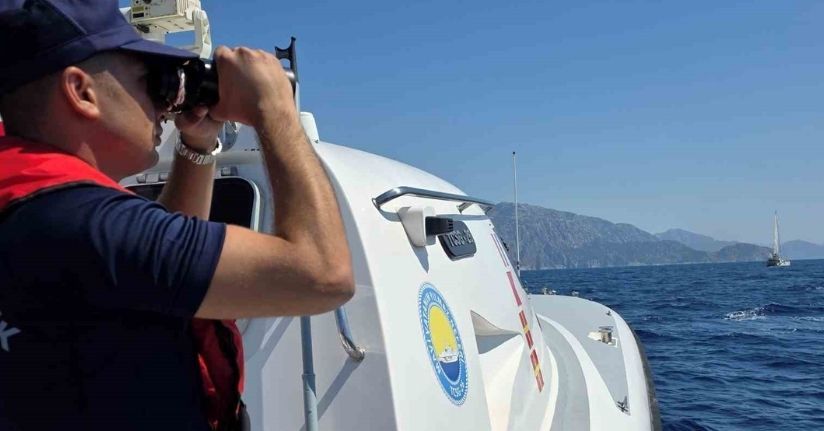Marmaris açıklarında batan göçmen botunda kayıp 2 kişiyi arama çalışmaları sürüyor
