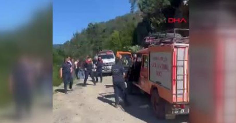 100 metrelik uçuruma yuvarlanan otomobildeki 2 kişi öldü