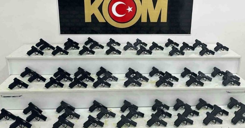 Durdurulan araçta 70 adet kaçak tabanca bulundu