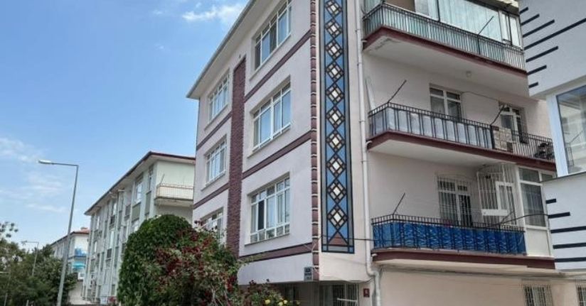 Bıçakla yaraladığı babası tarafından öldürülen saldırganın 8 farklı suçtan kaydı olduğu ortaya çıktı