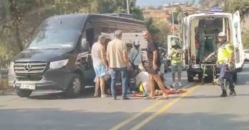 Ağabeyinin kullandığı araçtan kazada yola savrulan genç hayatını kaybetti