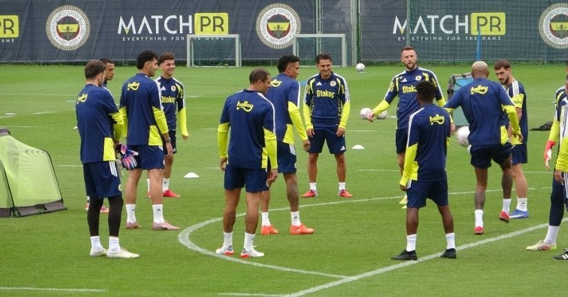 Fenerbahçe, Avusturya'da günü çift antrenmanla tamamladı