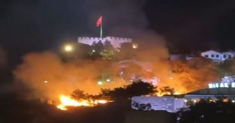 Ankara Kalesi etrafındaki ot yangını söndürüldü 