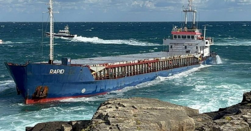 Karaya oturan Tanzanya bandıralı kuru yük gemisi satışa çıkarılıyor