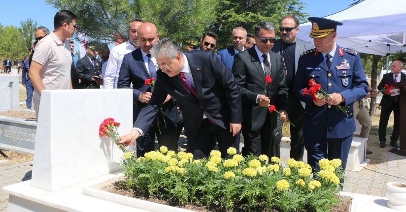 15 Temmuz şehidi polis memuru, Eskişehir'de mezarı başında anıldı