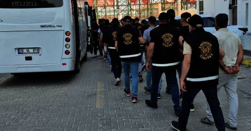 Eskişehir’de polisin de yaralandığı kavga ile ilgili 18 şüpheli adliyeye sevk edildi