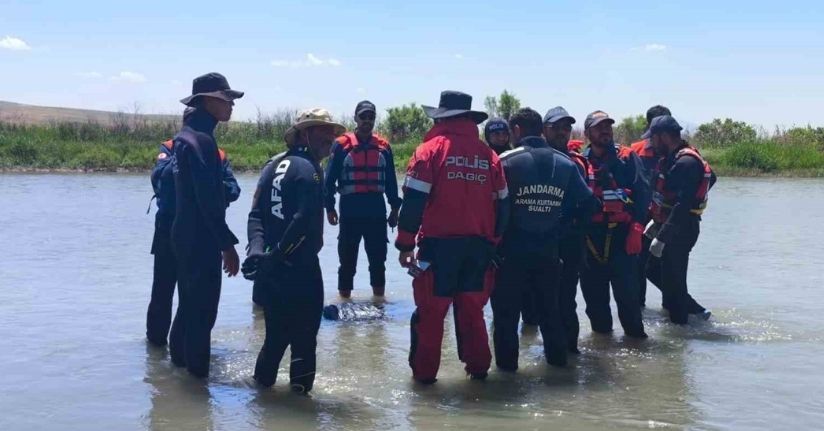 Çaya düşerek kaybolan küçük çocuğun cansız bedenine ulaşıldı
