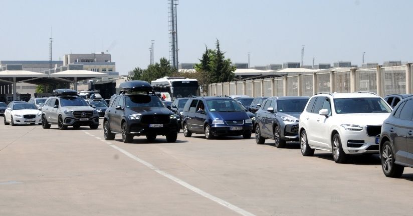 Gurbetçilerin Kapıkule'den ana vatana girişleri sürüyor
