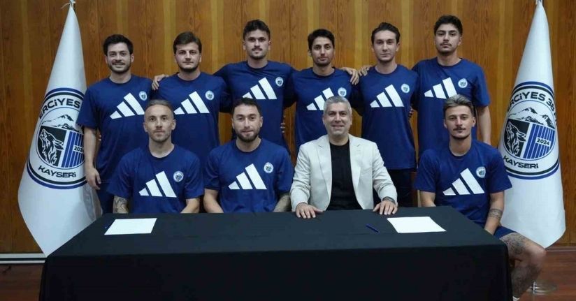 Erciyes 38 FK’dan, Bolu kampında 11 yeni transferi için imza töreni