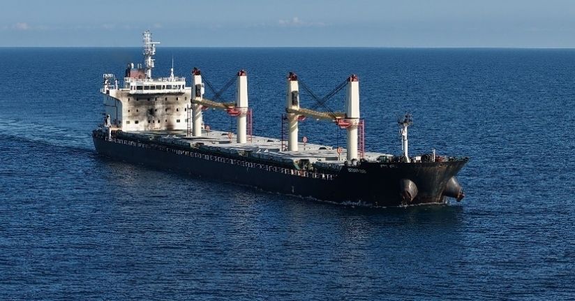 Karadeniz’de dron saldırısına uğrayan gemi Trabzon Limanı’na geldi