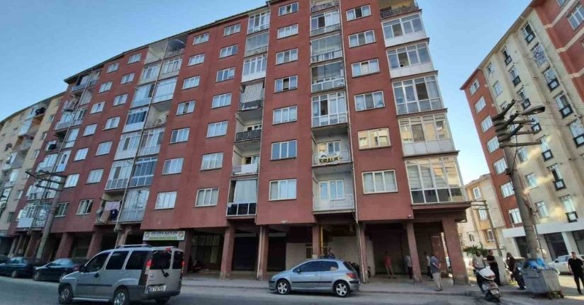 Eşinin tatilde olduğu sırada yatağında cansız bedeni bulundu