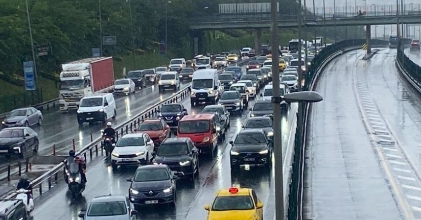 İstanbul’da etkili olan sağanak yağış trafikte yoğunluğa neden oldu