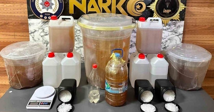 İstanbul’da otoyolda nefes kesen takip: Minibüse uyuşturucu baskını