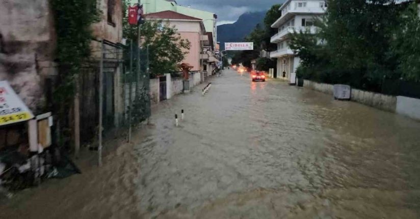 Kastamonu’yu sel vurdu: İş yerleri, evler ve araçlar su altında kaldı