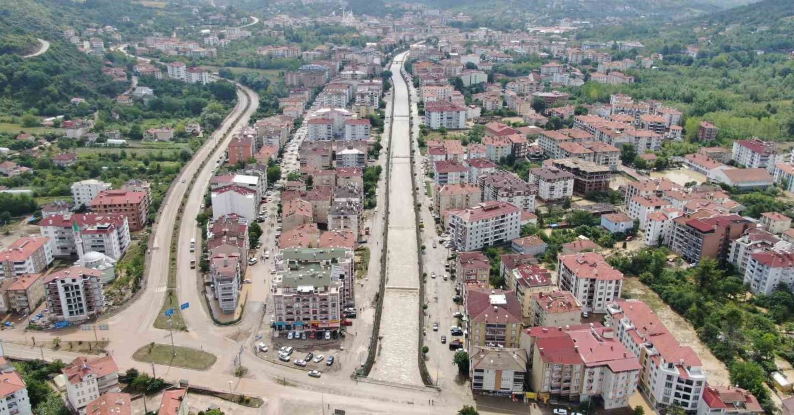 Kastamonu’da sağanak kabusa döndü: 12 kişi tahliye edildi, 6 köy yolu ulaşıma kapandı