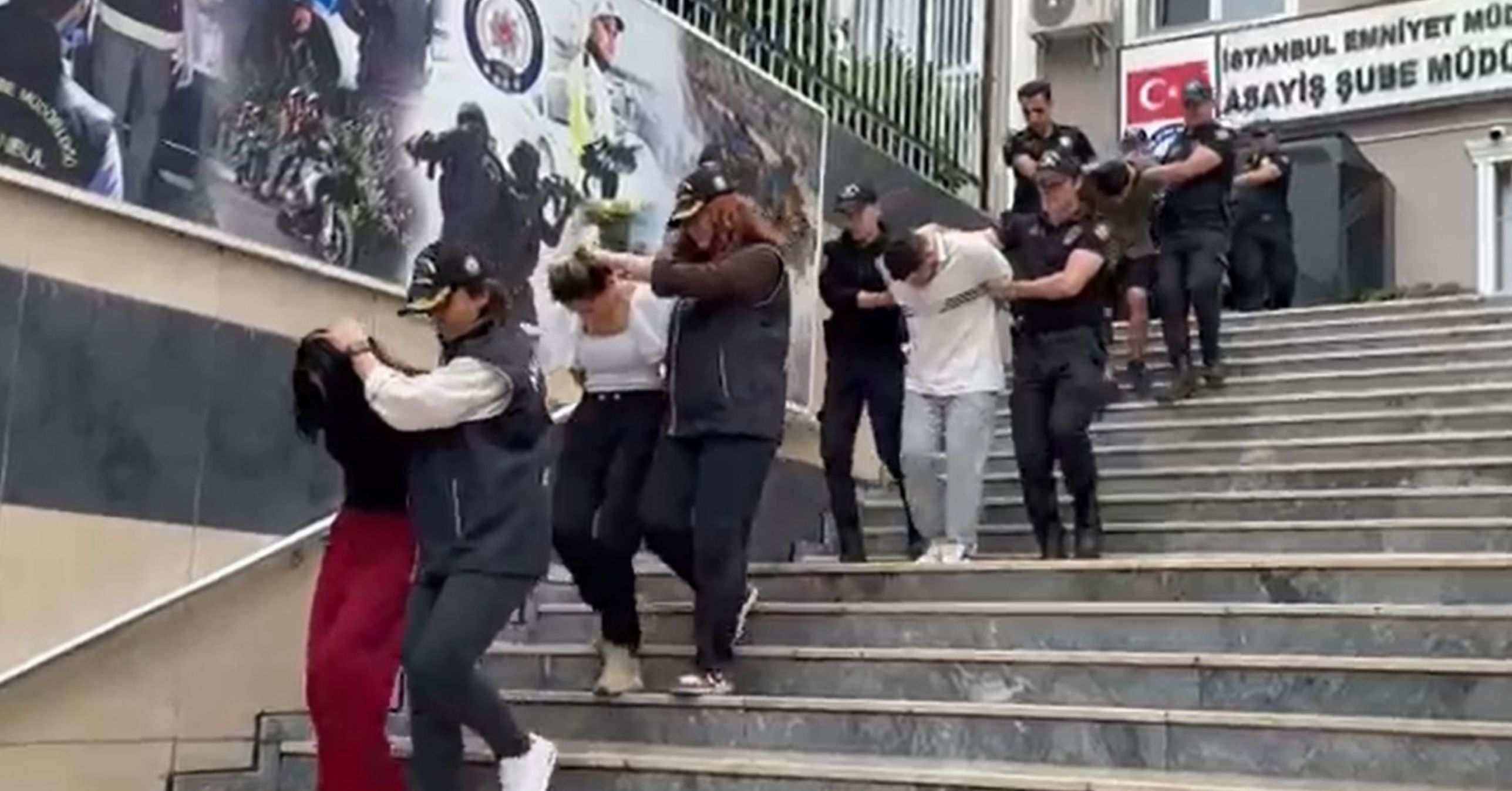 Rapçi Blok3'e suikast düzenleyeceklerdi: Bodrum'da yakalandılar
