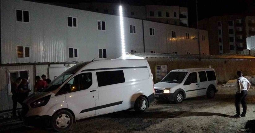 Malatya’da genç işçi şantiyede çarşafla asılı halde bulunduMalatya’da genç işçi şantiyede çarşafla asılı halde bulundu