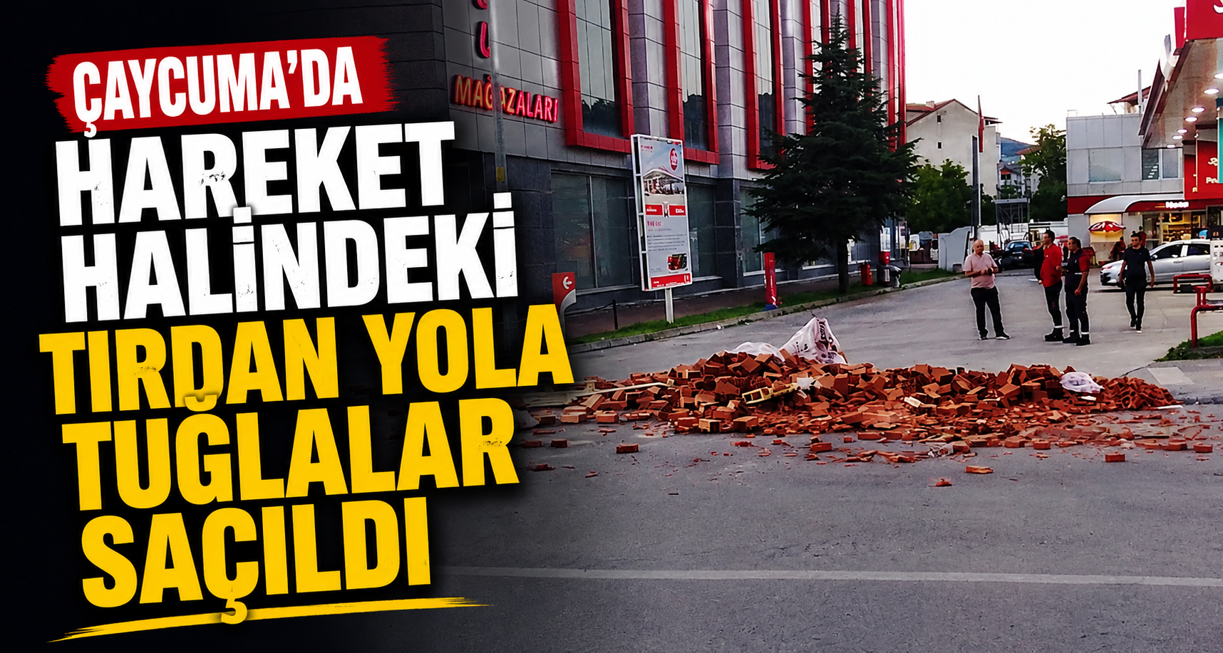 Çaycuma’da hareket halindeki tırdan yola tuğlalar saçıldı