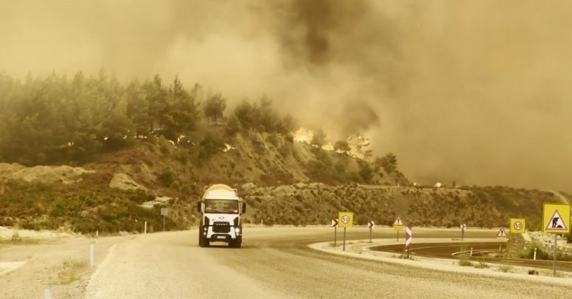 Fethiye-Antalya karayolu yangın nedeniyle trafiğe kapatıldı