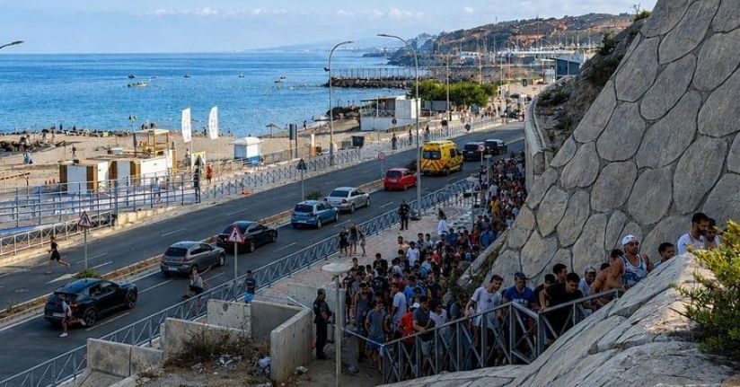 İspanya, göçmenlere karşı deniz bariyeri kurdu