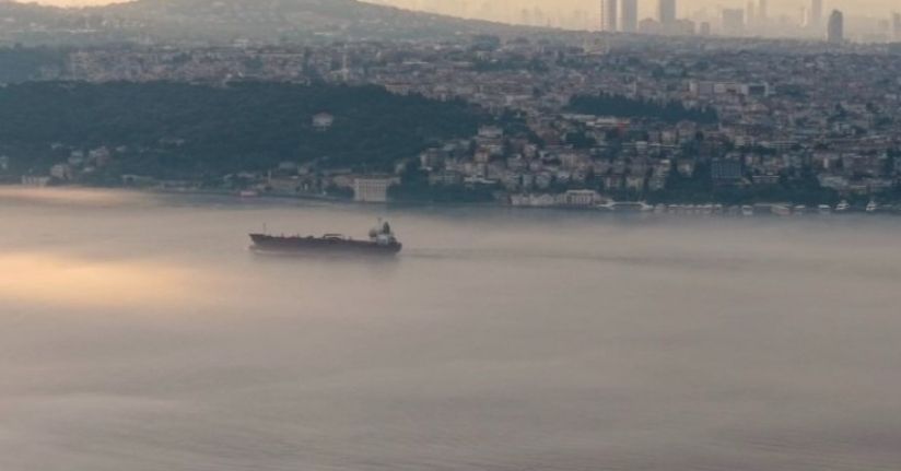 İstanbul’da yoğun sis: Boğaz hattı trafiğe kapatıldı