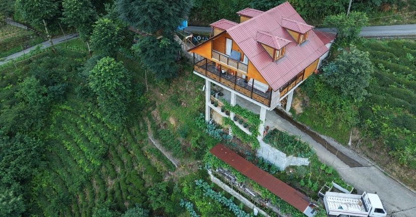 Rize'de yol üstüne villa