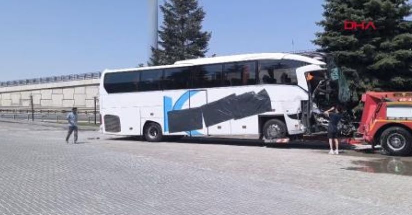 Yolcu otobüsü kamyonete arkadan çarptı: 1 ölü, 15 yaralı