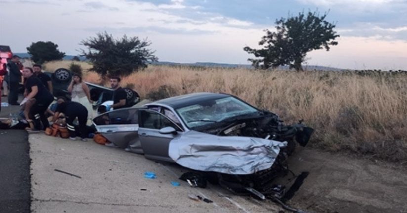 Otomobillerin çarpıştığı kazada, ölü sayısı 2’ye yükseldi