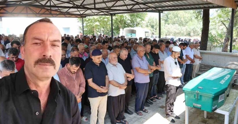 Göçükte hayatını kaybeden işçi Bekir Çelik, Kozan’da toprağa verildi