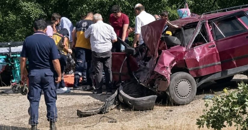 İki otomobil çarpıştı: 1 ölü 5 yaralı