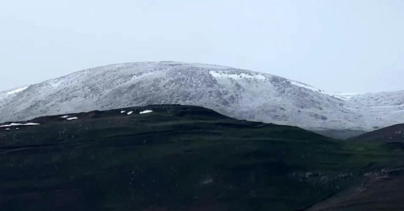 Ardahan’da dolu yağışı sonrası dağlar beyaza büründü