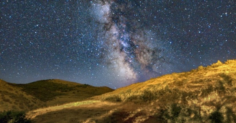 Bitlis’te perseid meteor yağmuru gökyüzünü aydınlattı