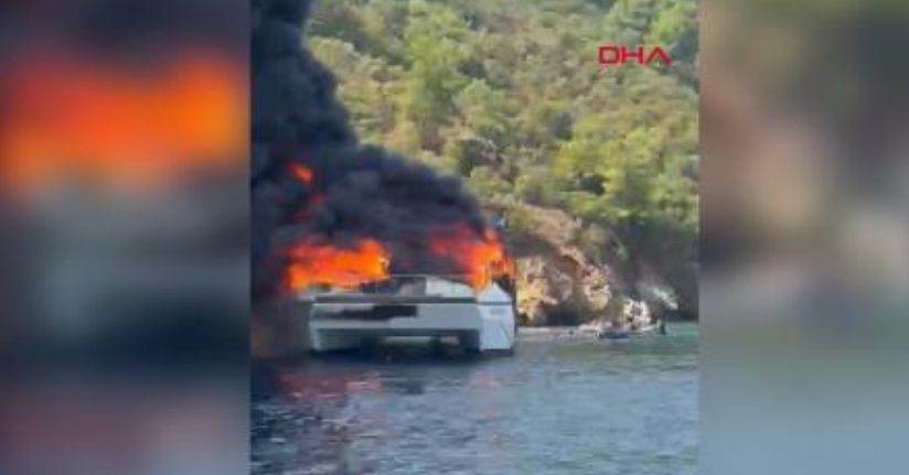 Fethiye’de koydaki tekne yandı, 115 yolcu suya atladı