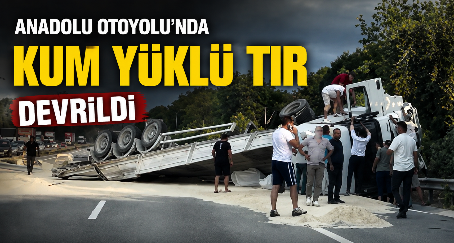 Anadolu Otoyolu’nda kum yüklü tır devrildi