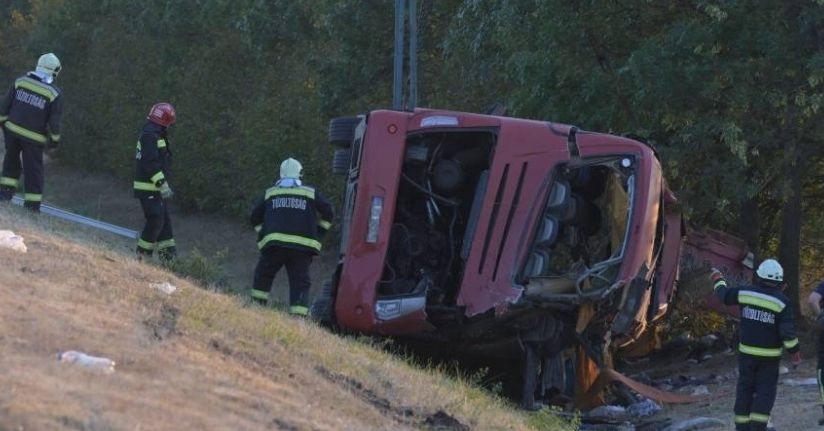 Polonyalı turistleri taşıyan otobüs Macaristan'da kaza yaptı: 12 ölü