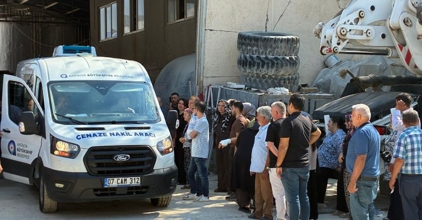 Temizlediği kamyonun yanında ölü bulundu