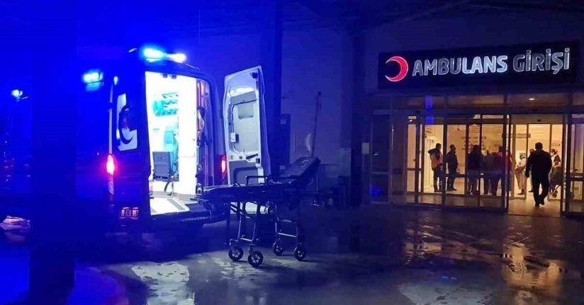 Minibüs tarlaya uçtu: 1 ölü, 2 yaralı