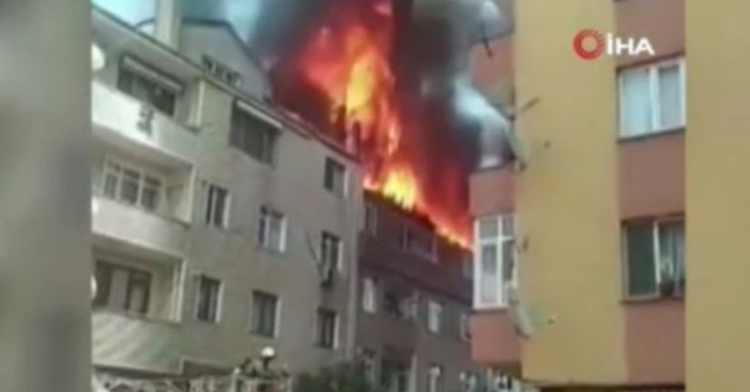 Gaziosmanpaşa'da 4 katlı binanın çatısında yangın!